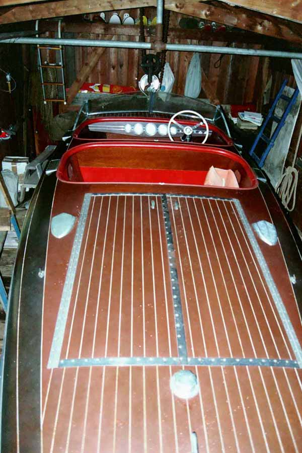 battery tray in wood runabout