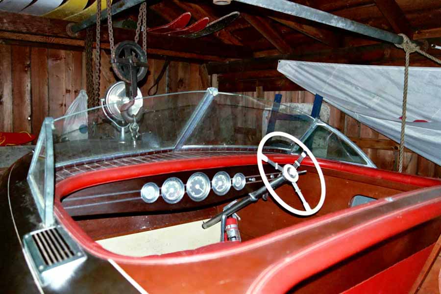 battery tray in wood runabout