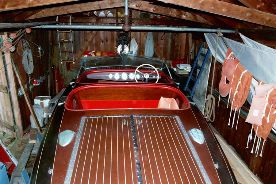 battery tray in wood runabout